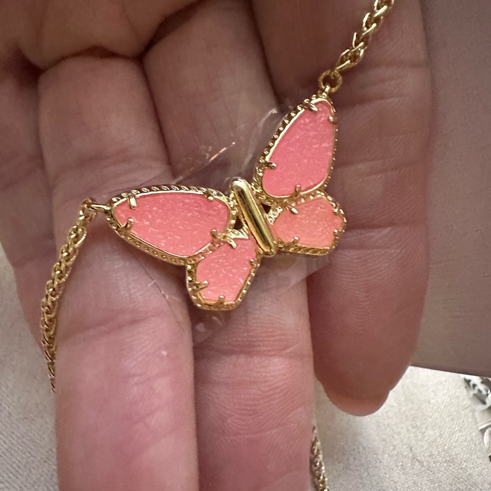 Kendra‎ Scott Dolly Parton x Gold Butterfly Pink Pendant Short Necklace NEW - Picture 5 of 9